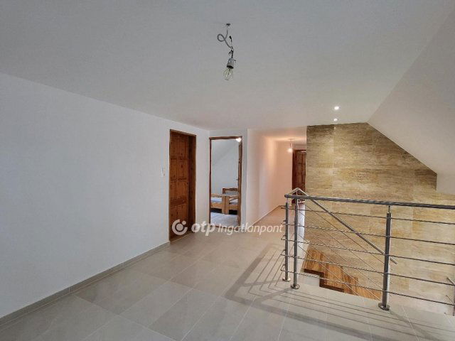 Eladó családi ház, Siófokon 275 M Ft, 8+1 szobás