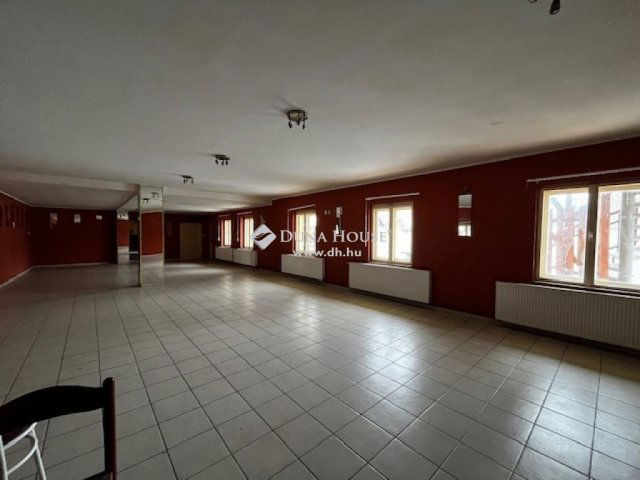 Eladó üzlethelyiség, Szentlászlón 75 M Ft