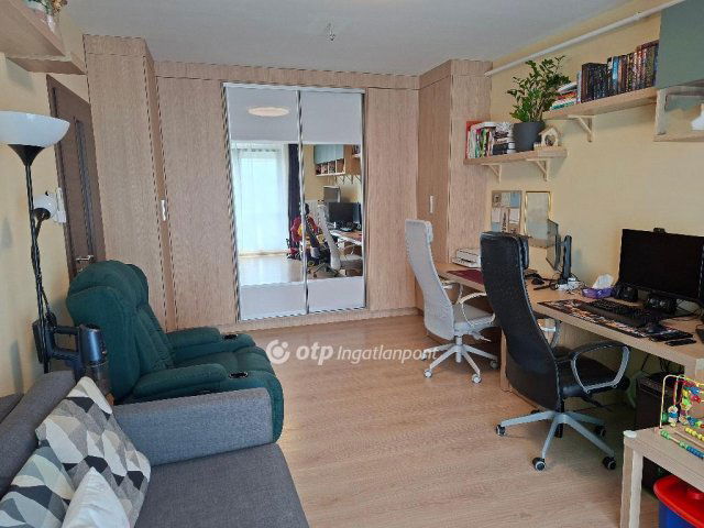 Eladó panellakás, Budapesten, III. kerületben 75.99 M Ft