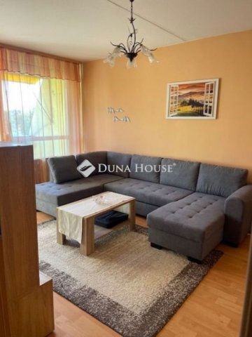 Eladó panellakás, Pécsett 58.7 M Ft, 3 szobás