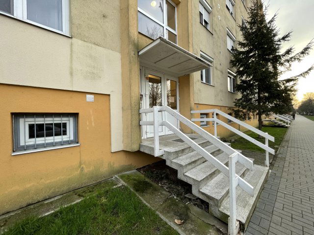 Eladó panellakás, Tiszaújvárosban, József Attila úton