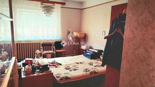 Eladó családi ház, Úrin 35 M Ft, 4 szobás