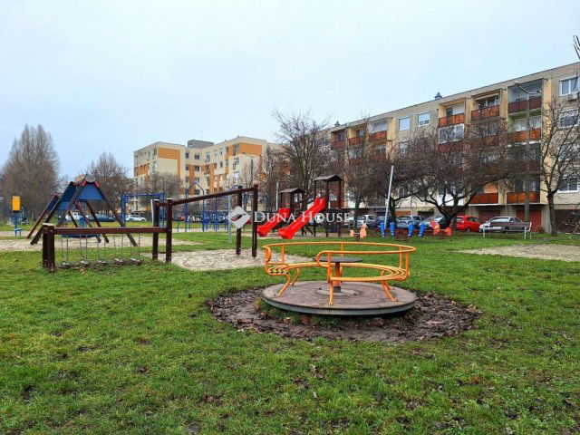 Eladó panellakás, Győrött 45.9 M Ft, 2 szobás