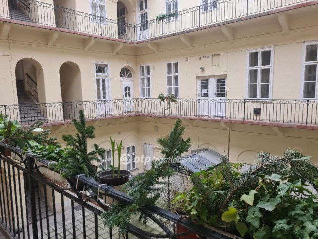 Kiadó téglalakás, albérlet, Budapesten, V. kerületben, 2 szobás