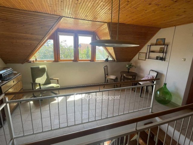 Eladó családi ház, Pécsett 152 M Ft, 4 szobás