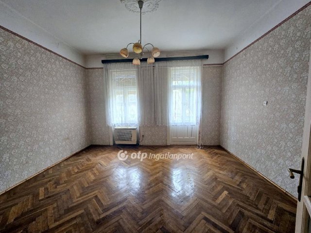 Eladó téglalakás, Kalocsán 22 M Ft, 2 szobás
