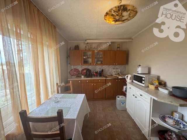 Eladó családi ház, Kiskunfélegyházán 33.99 M Ft, 3 szobás