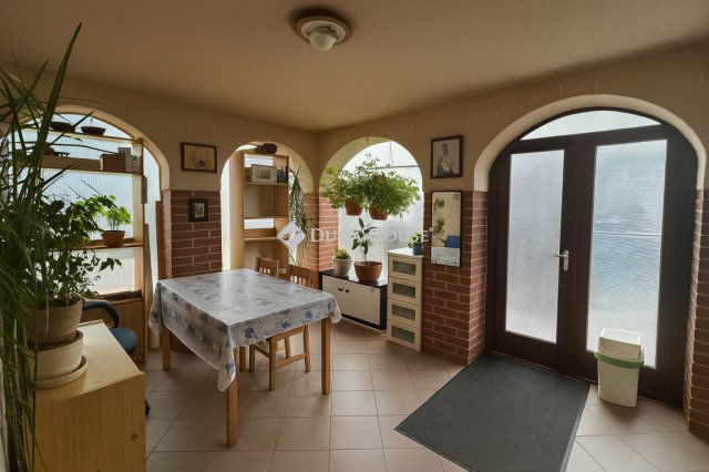 Eladó családi ház, Szigetszentmiklóson 85 M Ft, 5 szobás