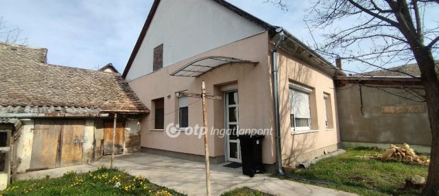 Eladó téglalakás, Tolnán 18.8 M Ft, 1 szobás