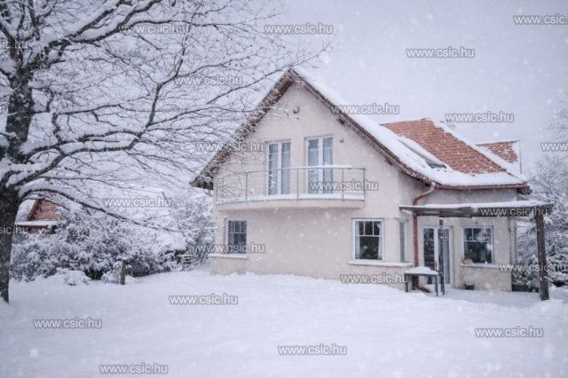 Eladó családi ház, Nagykovácsiban 210 M Ft, 7 szobás