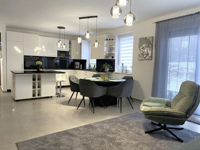 Eladó ikerház, Erdőkertesen 134.9 M Ft, 5 szobás