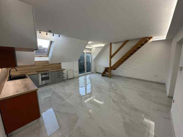 Kiadó téglalakás, albérlet, Pécsett, Móricz Zsigmond téren