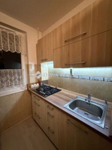 Eladó panellakás, Veszprémben 68.5 M Ft, 1+3 szobás