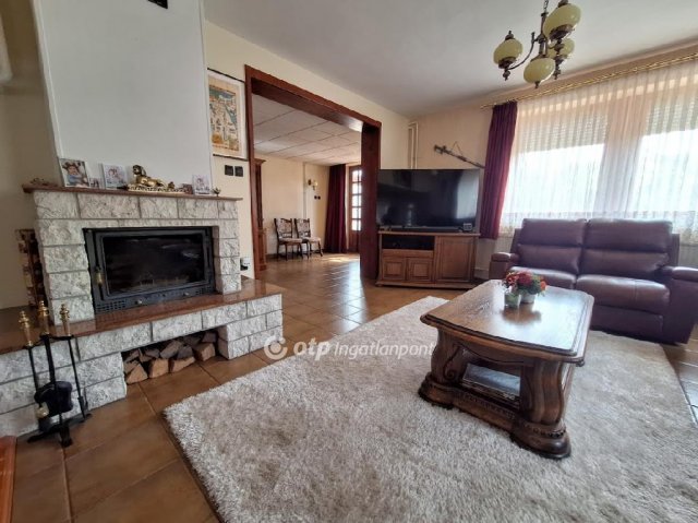 Eladó családi ház, Székesfehérvárott 189 M Ft, 9 szobás
