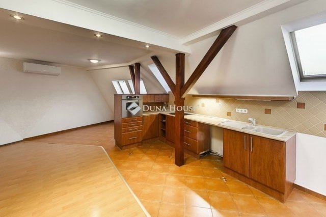 Eladó téglalakás, Kecskeméten 64.9 M Ft, 6 szobás