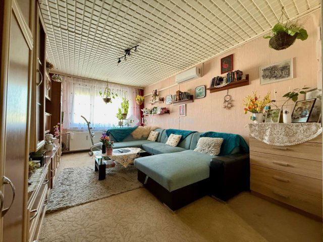 Eladó panellakás, Veszprémben 43.9 M Ft, 2 szobás