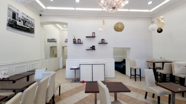 Eladó üzlethelyiség, Vácon 115 M Ft / költözzbe.hu