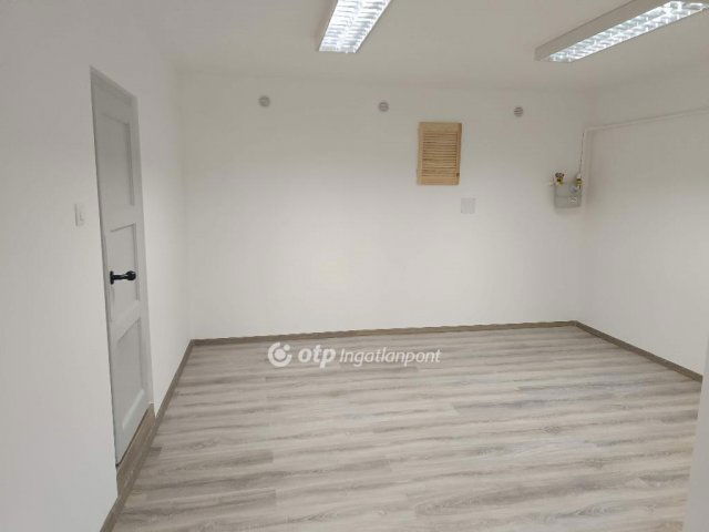 Eladó üzlethelyiség, Budapesten, XI. kerületben 84.9 M Ft