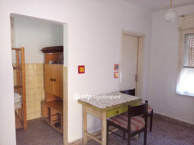 Eladó családi ház, Sásdon 13 M Ft, 2 szobás