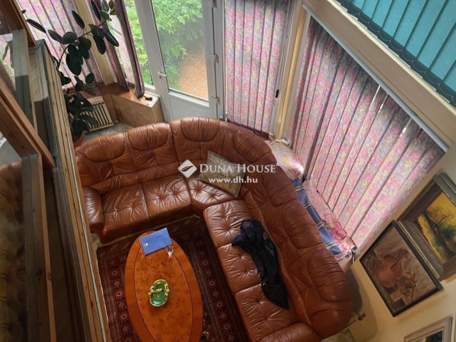 Eladó családi ház, Pécsett 125 M Ft, 4 szobás