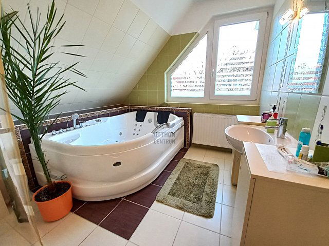 Eladó családi ház, Debrecenben 155 M Ft, 5 szobás