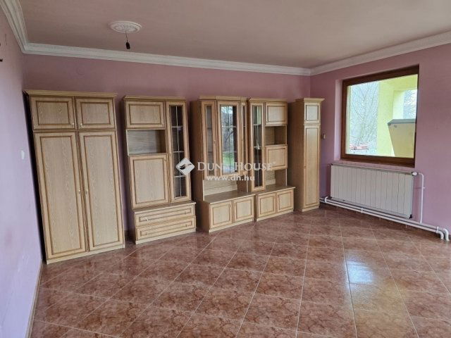 Eladó családi ház, Vácon 73 M Ft, 4 szobás