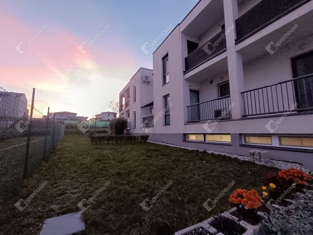 Eladó téglalakás, Sopronban 74.9 M Ft, 2 szobás