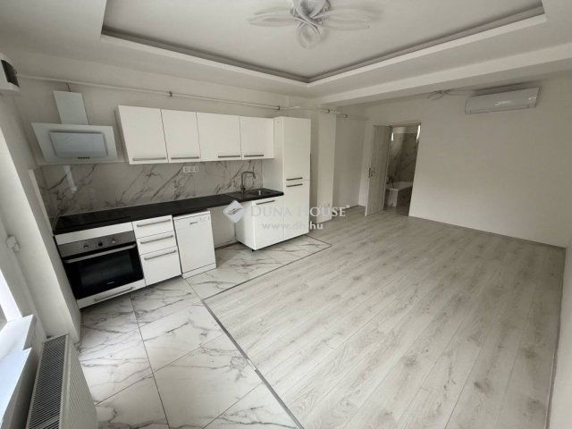 Eladó családi ház, Vecsésen 29.5 M Ft, 1 szobás