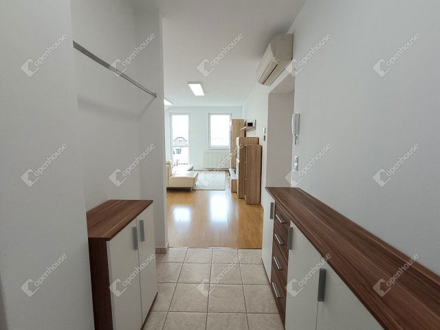 Eladó téglalakás, Sopronban 89.9 M Ft, 4 szobás