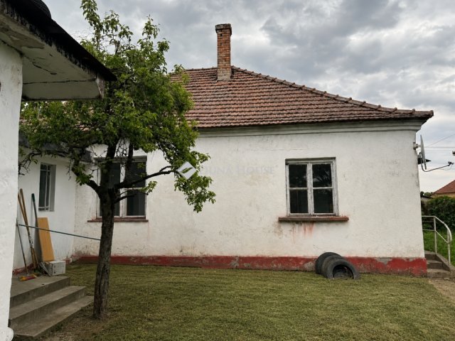 Eladó családi ház, Gönyűn 29.9 M Ft, 3 szobás
