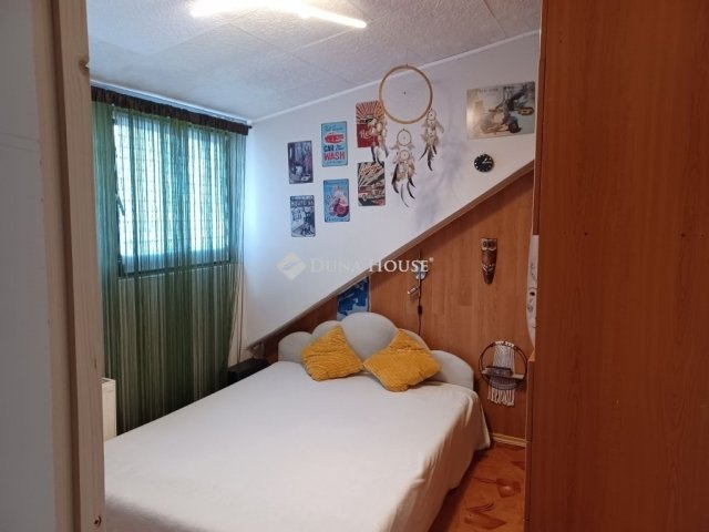 Eladó téglalakás, Szentendrén 93 M Ft, 5 szobás