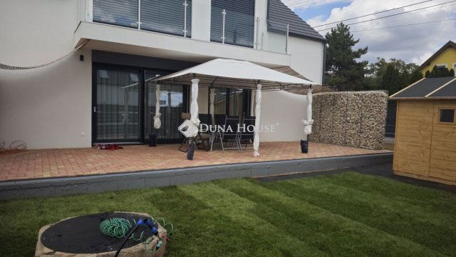 Eladó téglalakás, Balatonalmádiban 115 M Ft, 4 szobás