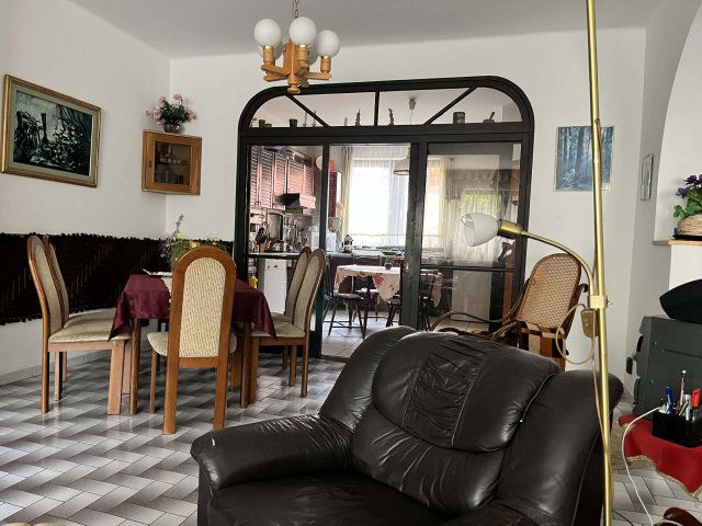 Eladó sorház, Debrecenben 134.9 M Ft, 5 szobás