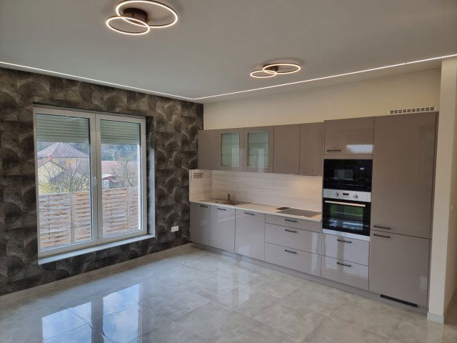 Eladó családi ház, Hévízen 95.625 M Ft, 4 szobás