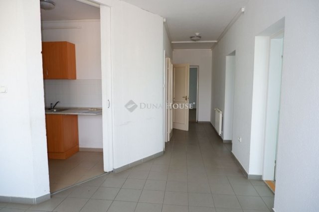 Eladó téglalakás, Kápolnásnyéken 97 M Ft, 3 szobás