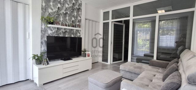 Eladó panellakás, Pécsett 57 M Ft, 3 szobás