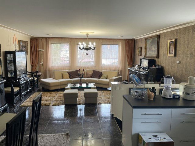 Eladó családi ház, Nyíregyházán 115 M Ft, 6 szobás