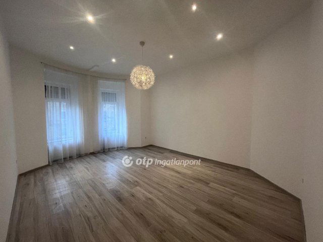 Eladó téglalakás, Szegeden 97.5 M Ft, 3 szobás