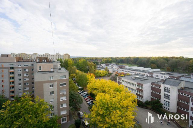 Eladó panellakás, Győrött 37.9 M Ft, 1 szobás