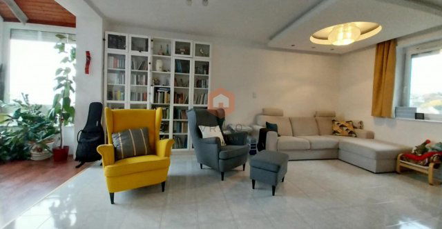 Eladó téglalakás, Pécsett 149.9 M Ft, 5 szobás