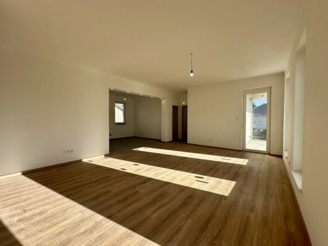 Eladó családi ház, Szigetszentmiklóson 128.999 M Ft, 5 szobás