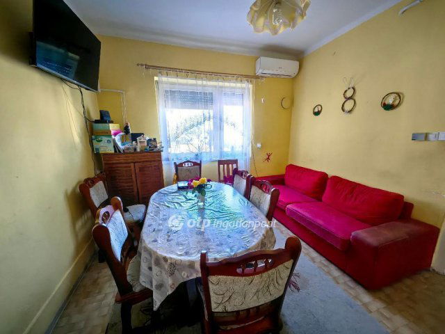 Eladó családi ház, Kisújszálláson 23 M Ft, 2 szobás