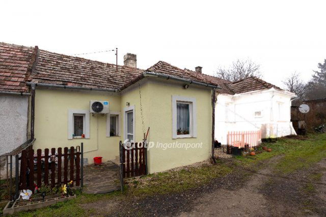 Eladó családi ház, Várvölgyön 24.9 M Ft, 1+1 szobás