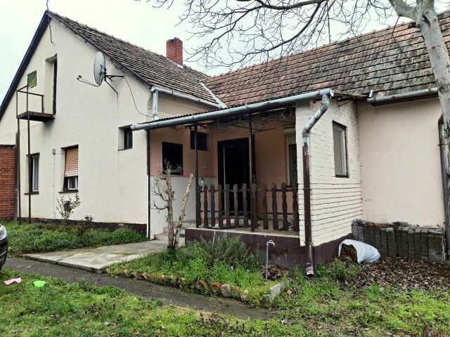 Eladó nyaraló, Balatonfenyvesen 32 M Ft, 2 szobás