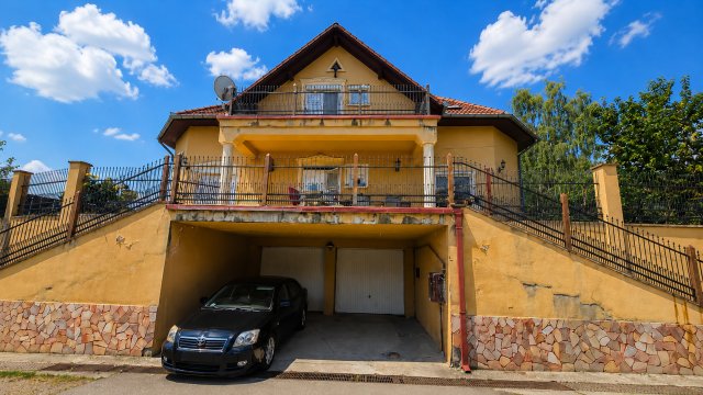Eladó családi ház, Úrin 144 M Ft, 5 szobás