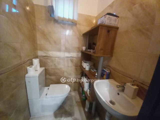 Eladó családi ház, Tégláson 67.9 M Ft, 2 szobás