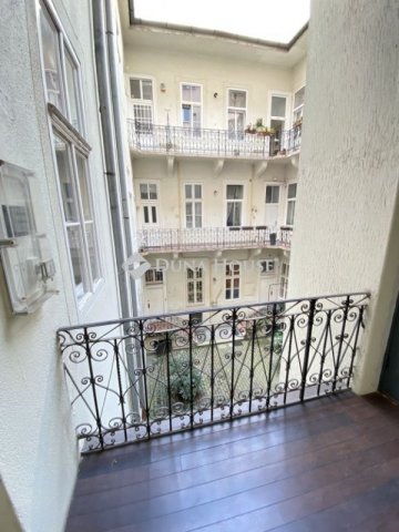 Kiadó téglalakás, albérlet, Budapesten, V. kerületben, 4 szobás