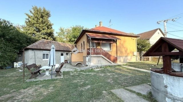 Eladó családi ház, Mendén 69.5 M Ft, 3 szobás