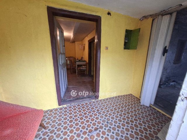 Eladó családi ház, Szeremlén 3.4 M Ft, 2 szobás