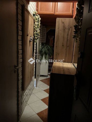 Eladó téglalakás, Hajmáskéren 30.5 M Ft, 3 szobás